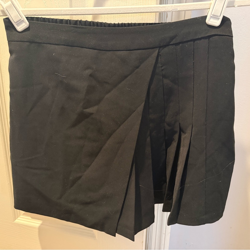 Aqua Bloomingdale’s Black Women’s Pleated Skort